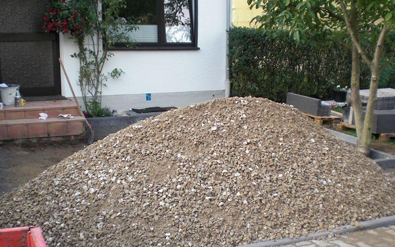 Parkplatz mit eingelassenem Ornament