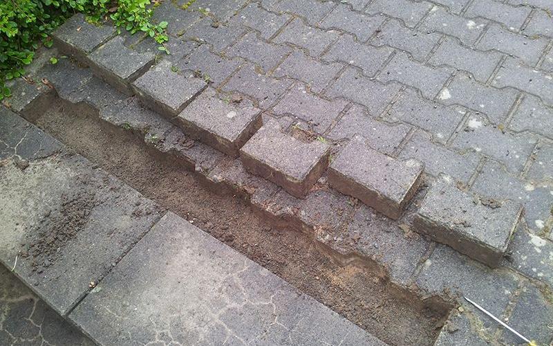 Pflasterarbeit an Treppenstufen
