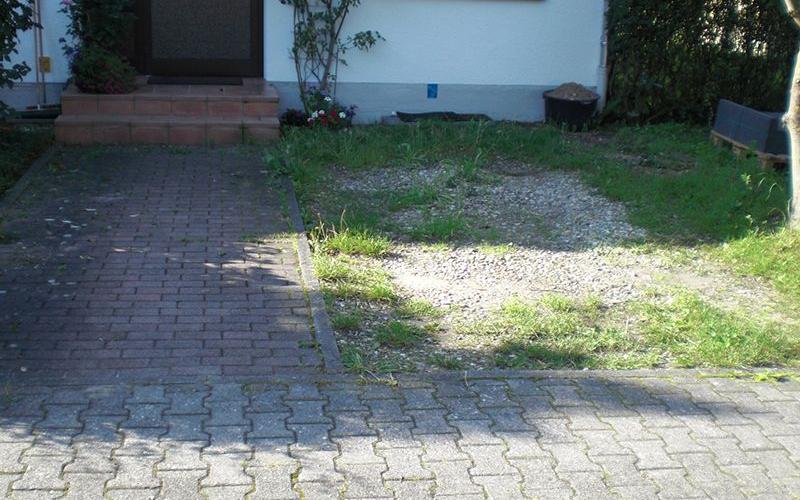 Parkplatz mit eingelassenem Ornament